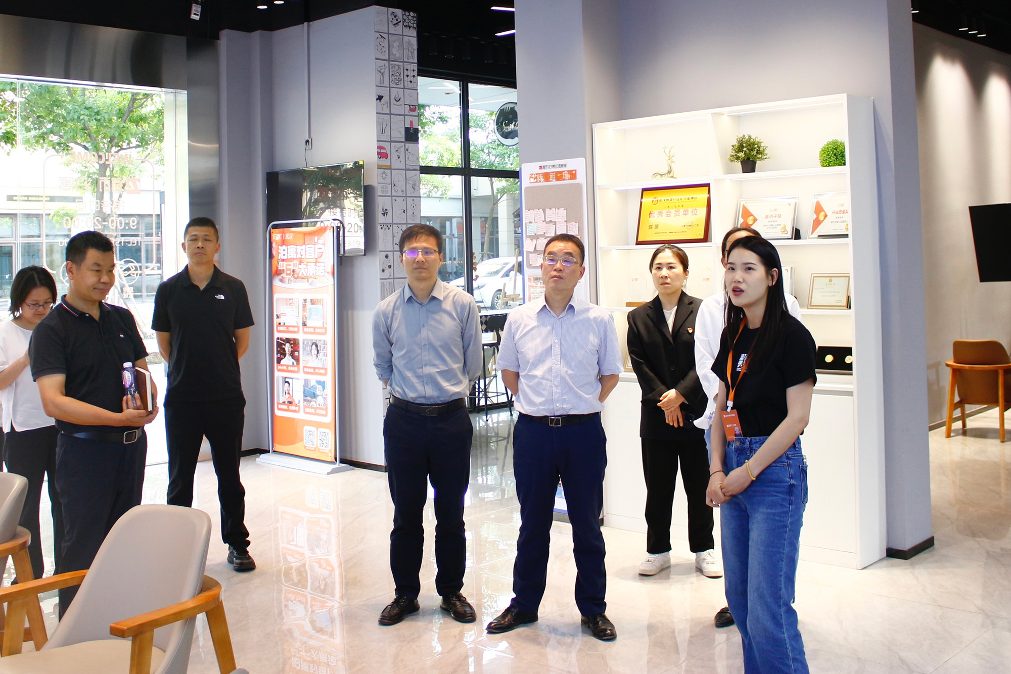 武汉城建集团领导带队检查都市|泊寓安全生产工作